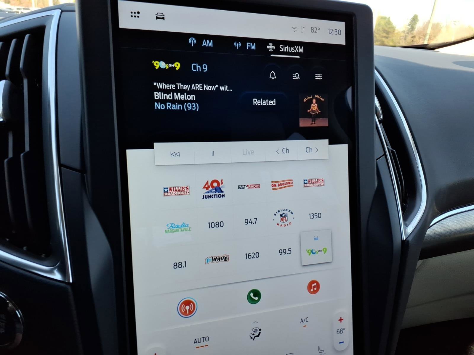 Used 2023 Ford Edge Titanium w/ Class II Trailer Tow Package AWD/4WD image 18