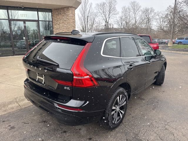 Used 2023 Volvo XC60 B5 Core image 4