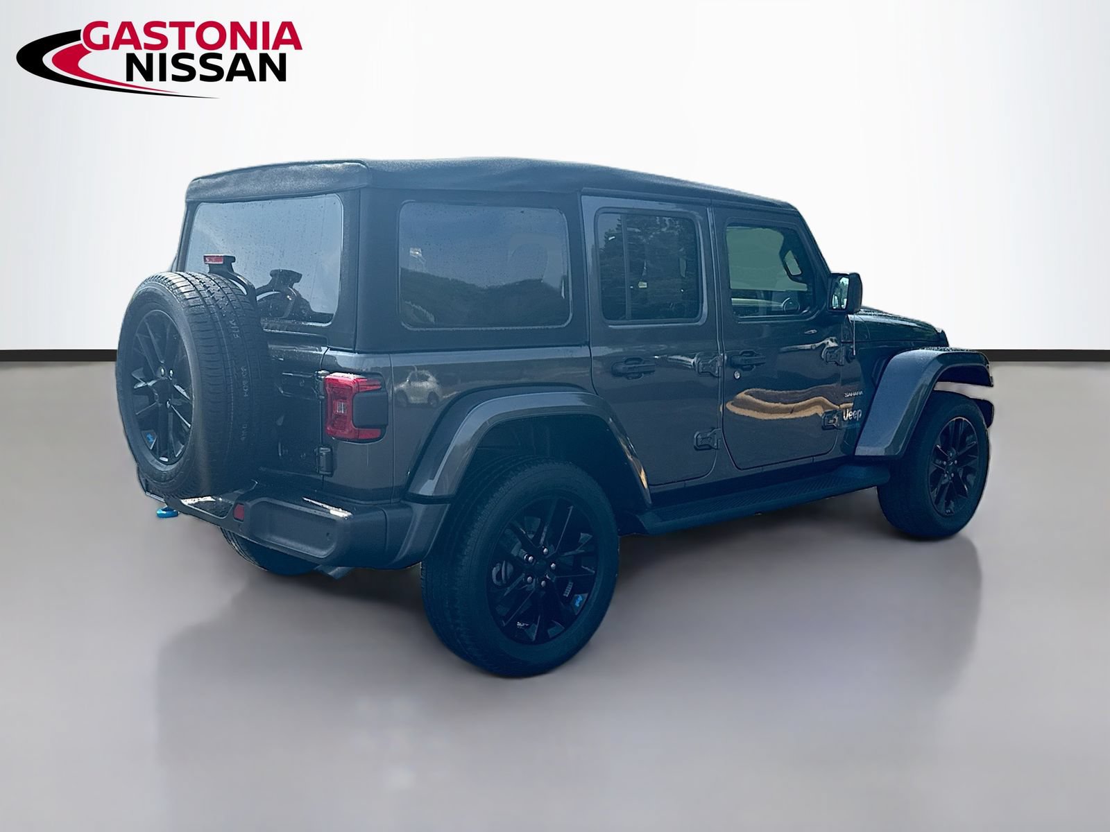 Used 2022 Jeep Wrangler Unlimited Sahara w/ Cold Weather Group AWD/4WD image 9