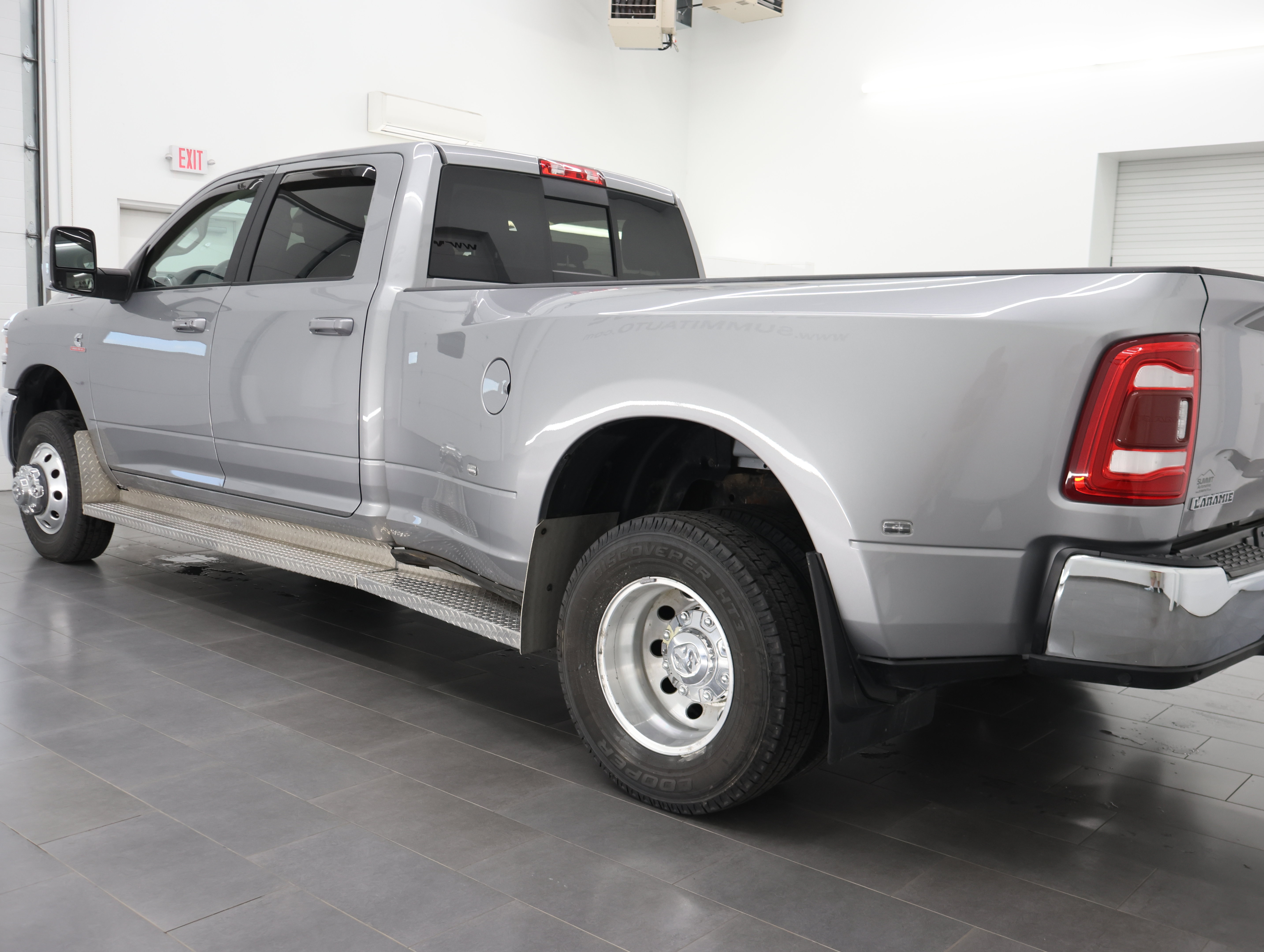 Used 2023 RAM 3500 Laramie AWD/4WD image 6