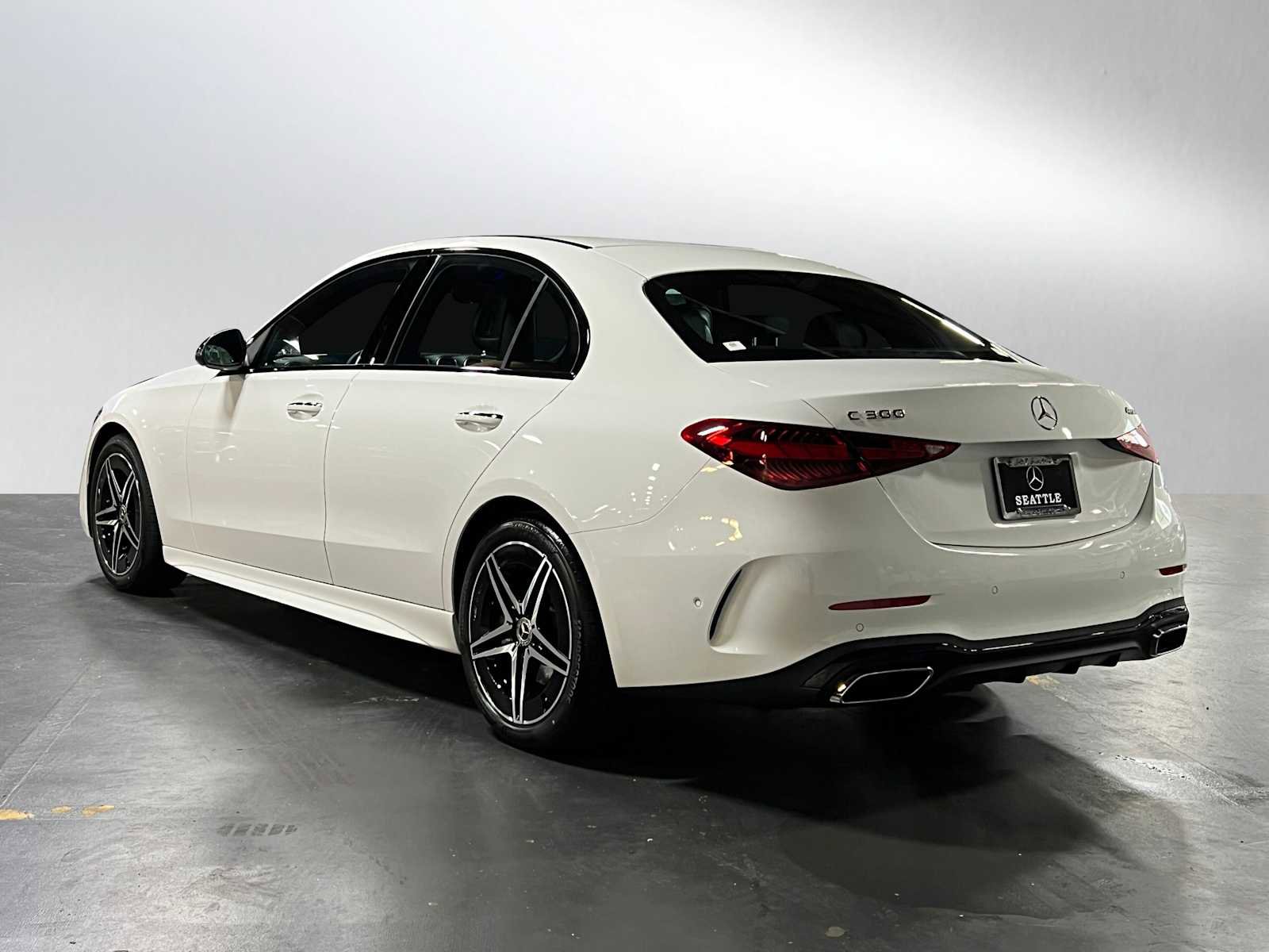 Used 2025 Mercedes-Benz C 300 4MATIC Sedan image 5