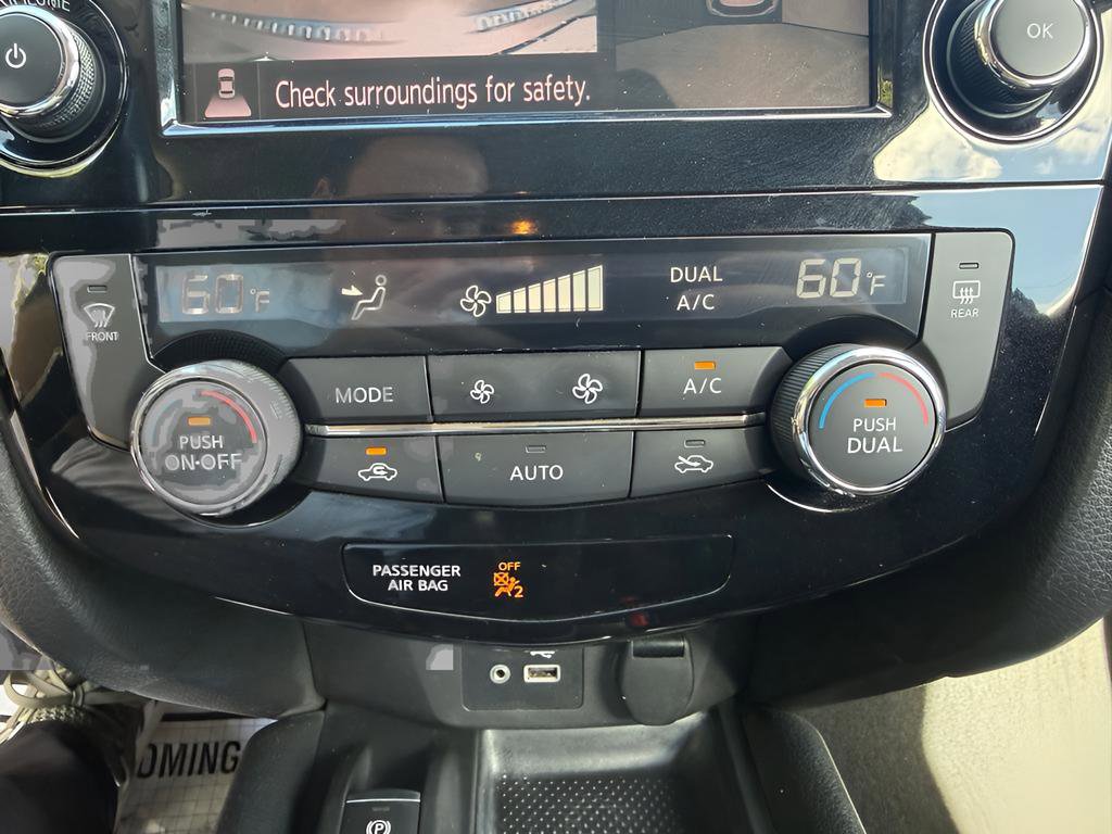 Used 2019 Nissan Rogue SV w/ Premium Package FWD image 28