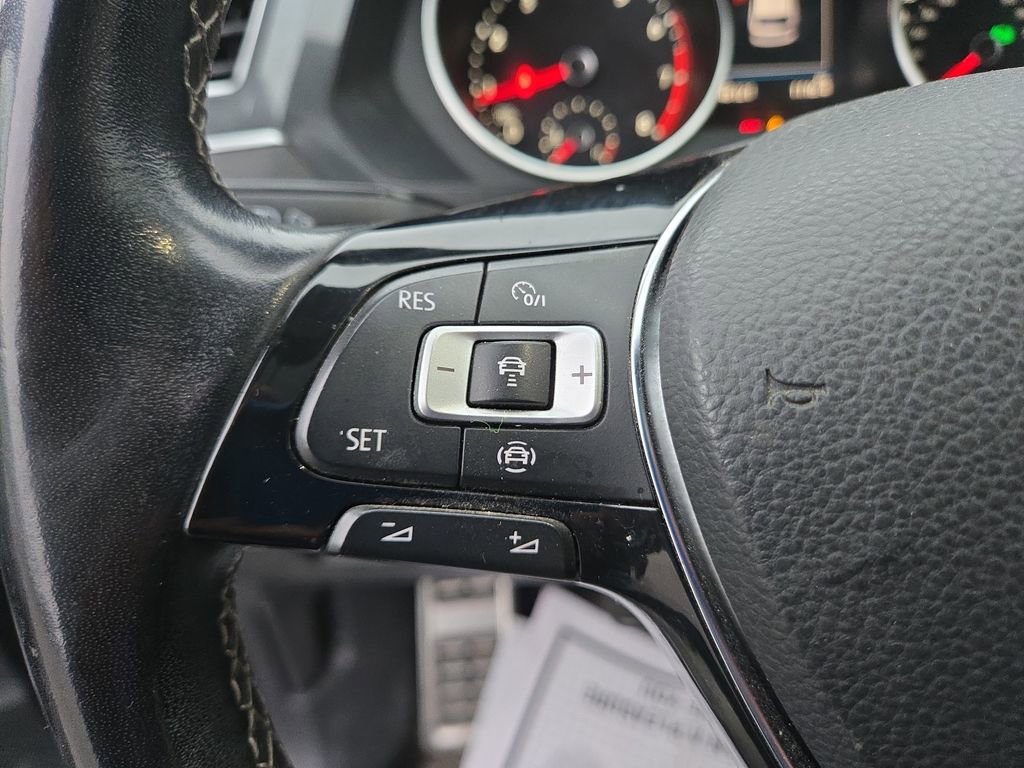 Used 2021 Volkswagen Tiguan SE R-Line image 17