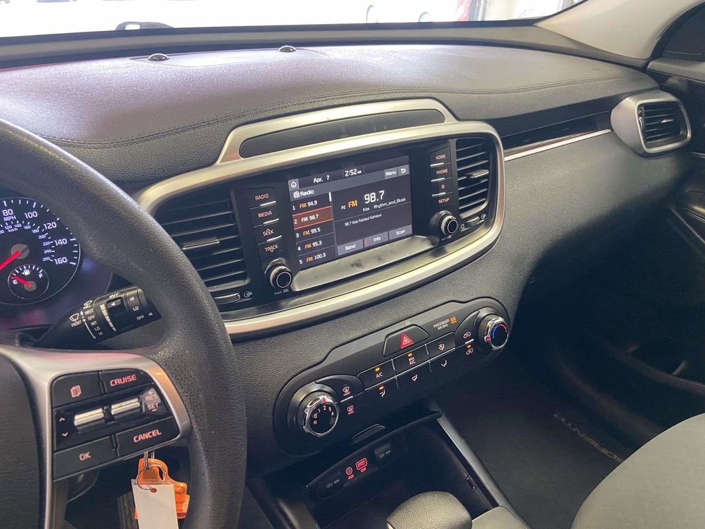 Used 2020 Kia Sorento LX image 21