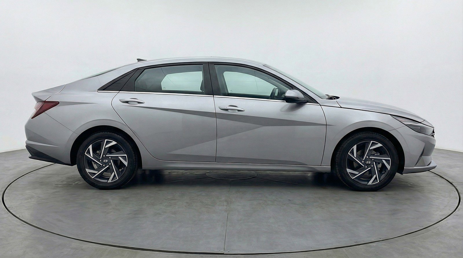 Used 2025 Hyundai Elantra SEL FWD image 11