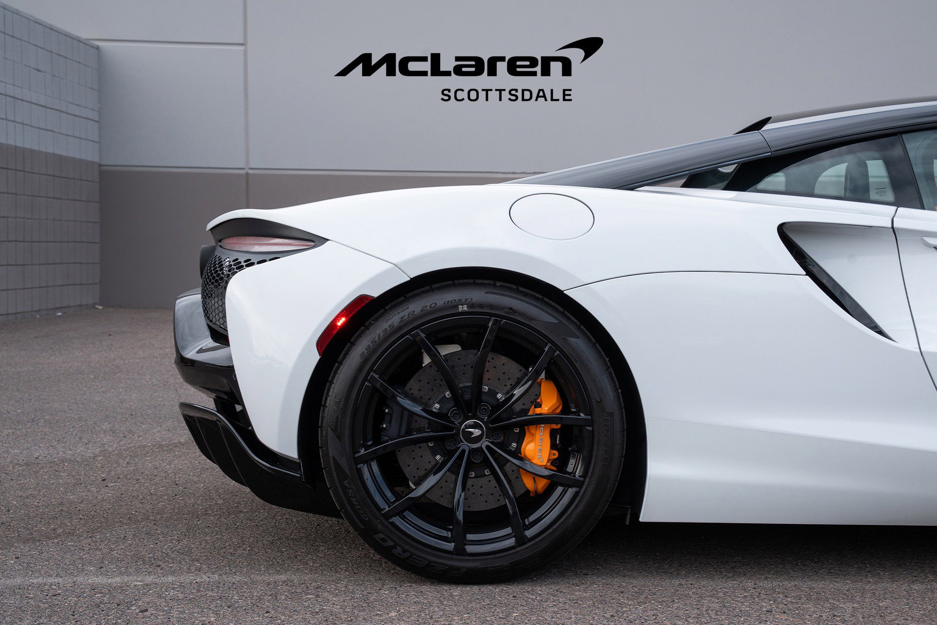 Used 2023 McLaren Artura image 14