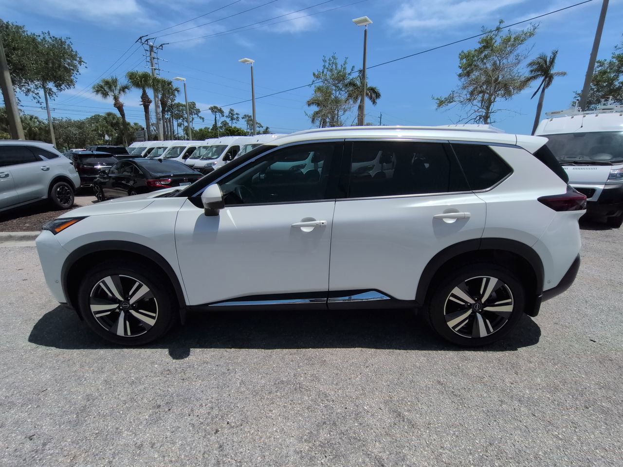 Used 2023 Nissan Rogue SL w/ SL Premium Package FWD image 8