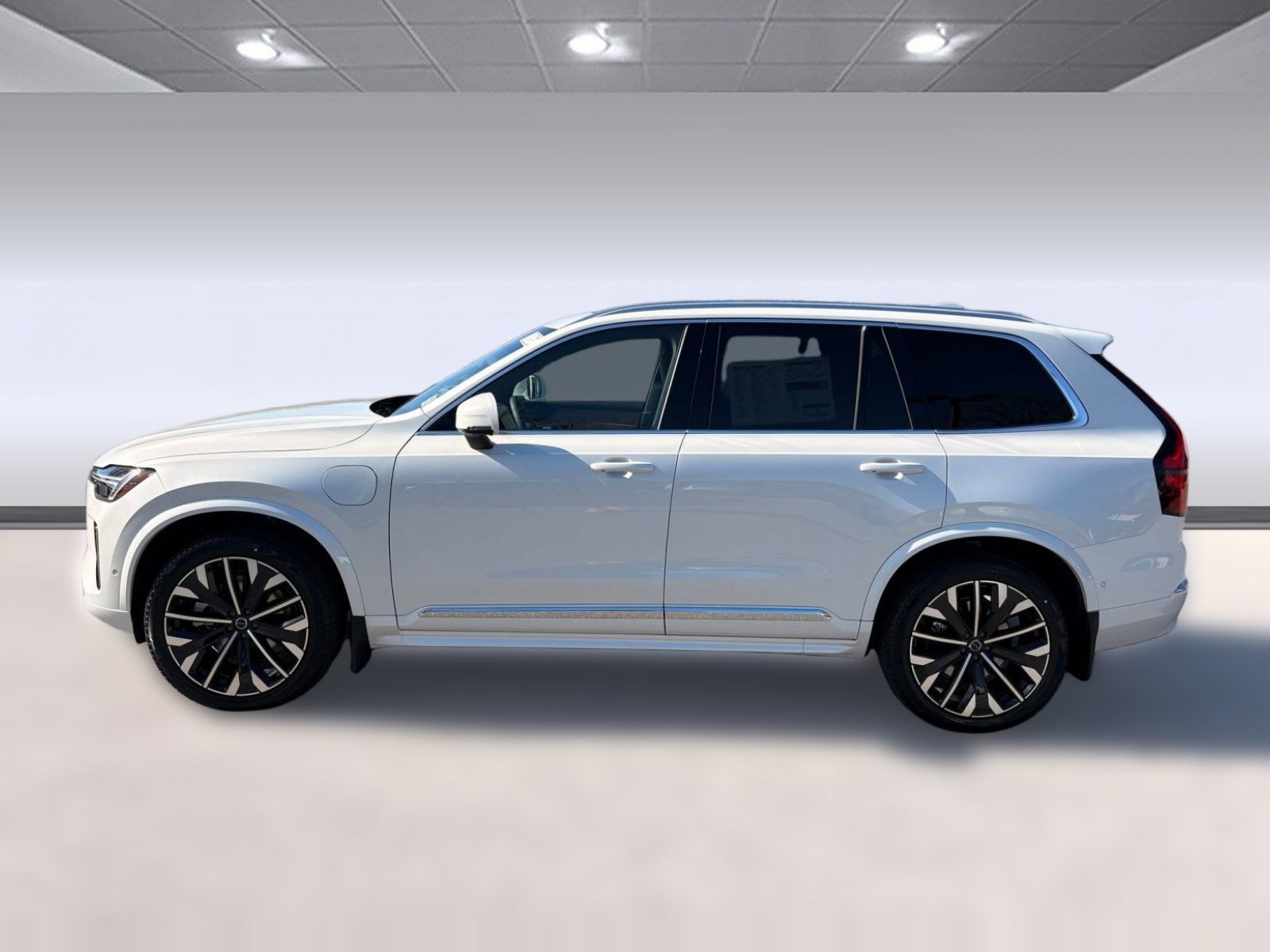 New 2026 Volvo XC90 T8 Plus w/ Protection Package image 2
