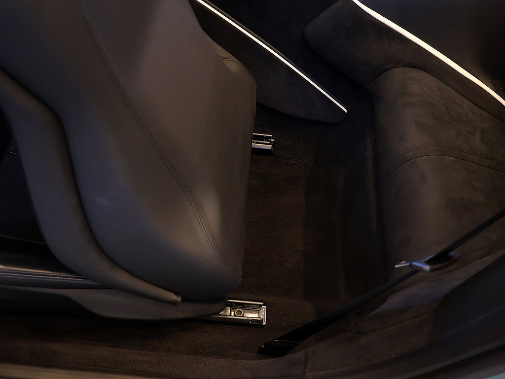 Certified 2024 Ferrari Roma Spider RWD image 64