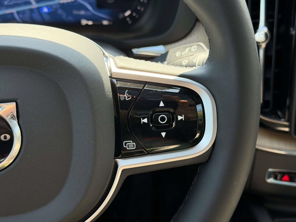 New 2026 Volvo XC60 B5 Core w/ Climate Package AWD/4WD image 9