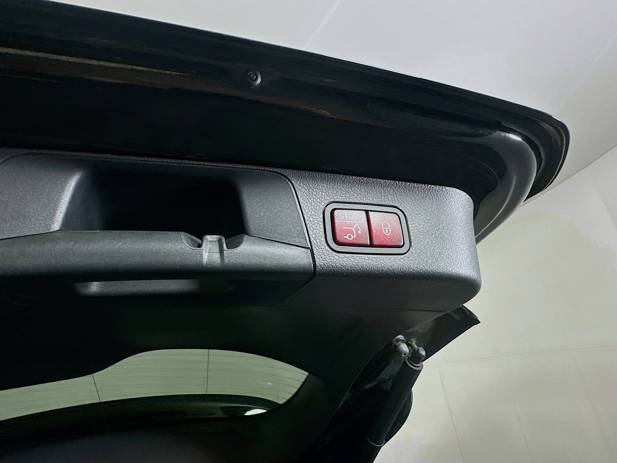 Used 2025 Mercedes-Benz GLB 250 4MATIC image 29