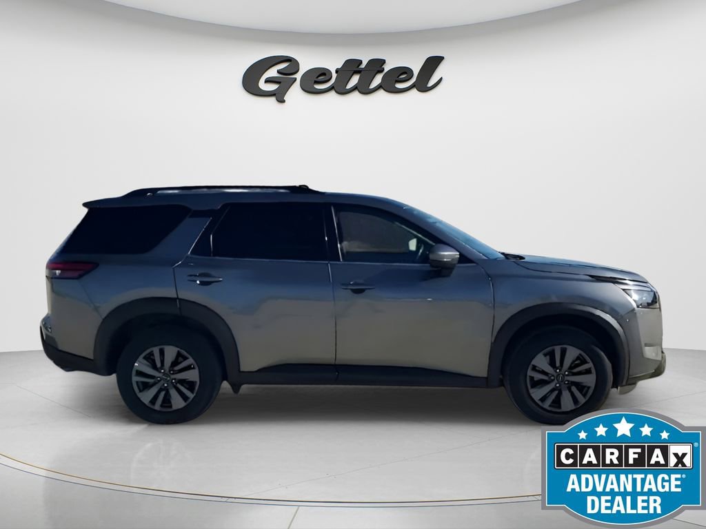 Used 2025 Nissan Pathfinder SV image 11