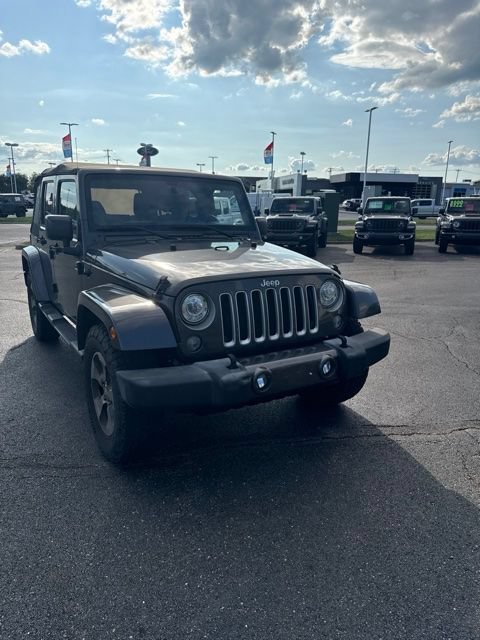 Used 2017 Jeep Wrangler Unlimited Sahara w/ Connectivity Group AWD/4WD image 2