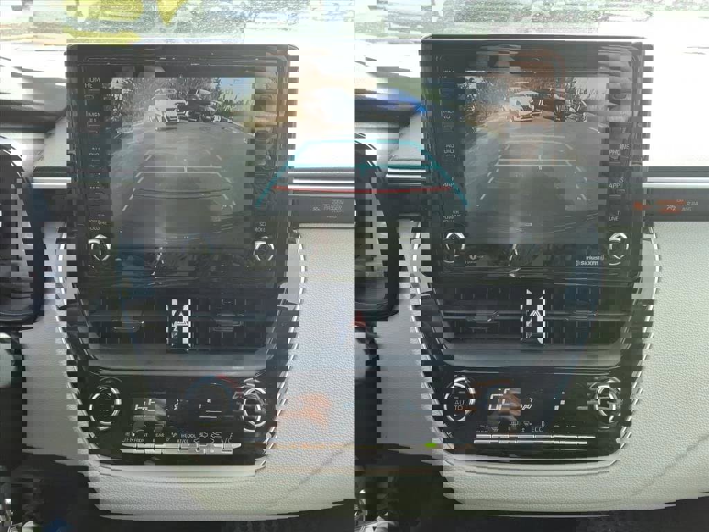 Used 2022 Toyota Corolla LE image 8