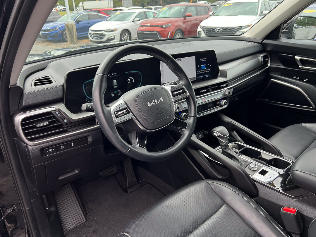 Used 2025 Kia Telluride LX FWD image 19