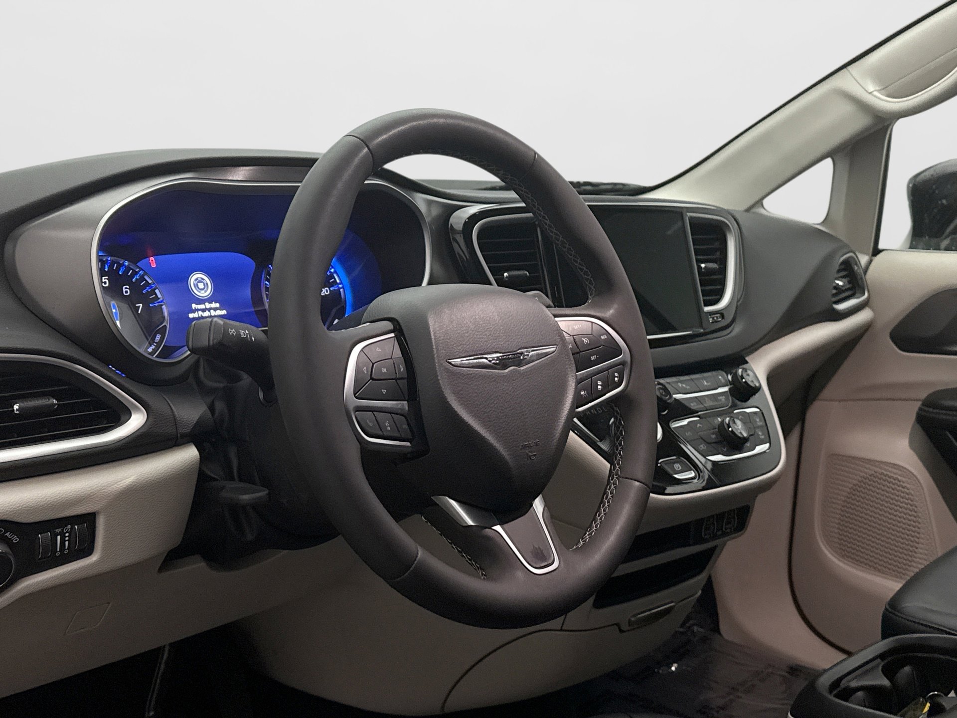 Used 2024 Chrysler Pacifica Touring-L FWD image 7