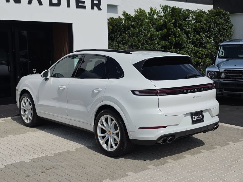 Used 2024 Porsche Cayenne AWD/4WD image 3