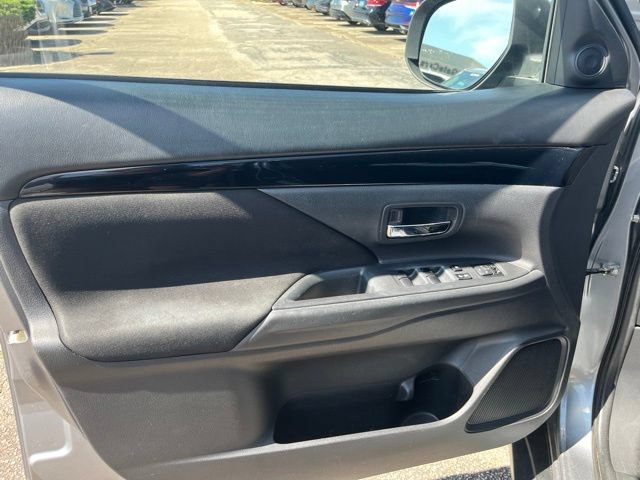 Used 2014 Mitsubishi Outlander SE AWD/4WD image 13