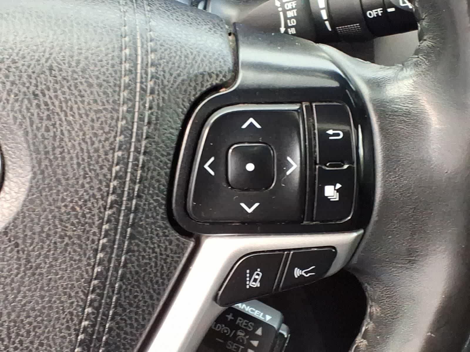 Used 2019 Toyota Highlander Limited FWD image 19