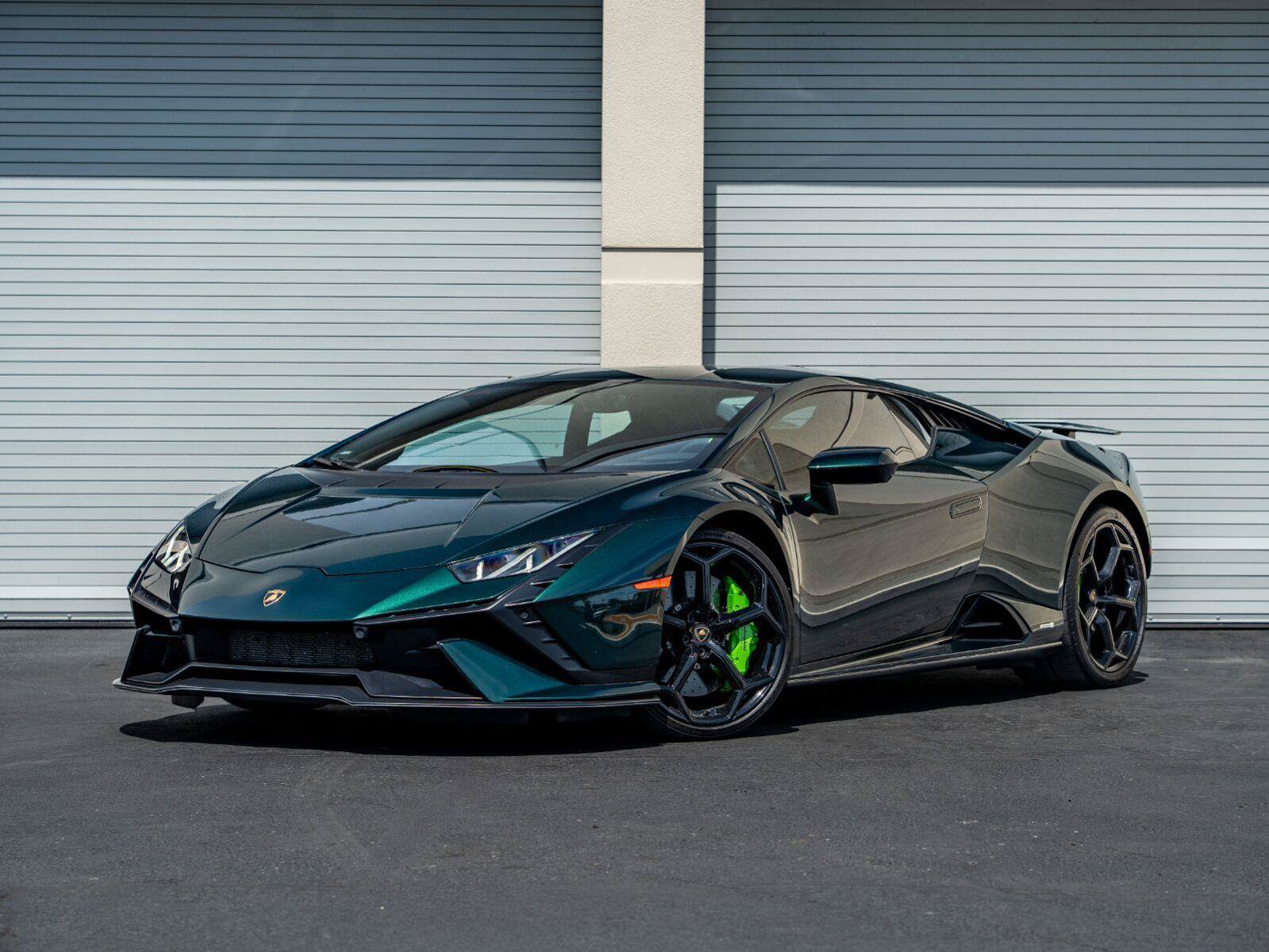 Used 2023 Lamborghini Huracan Tecnica RWD image 3