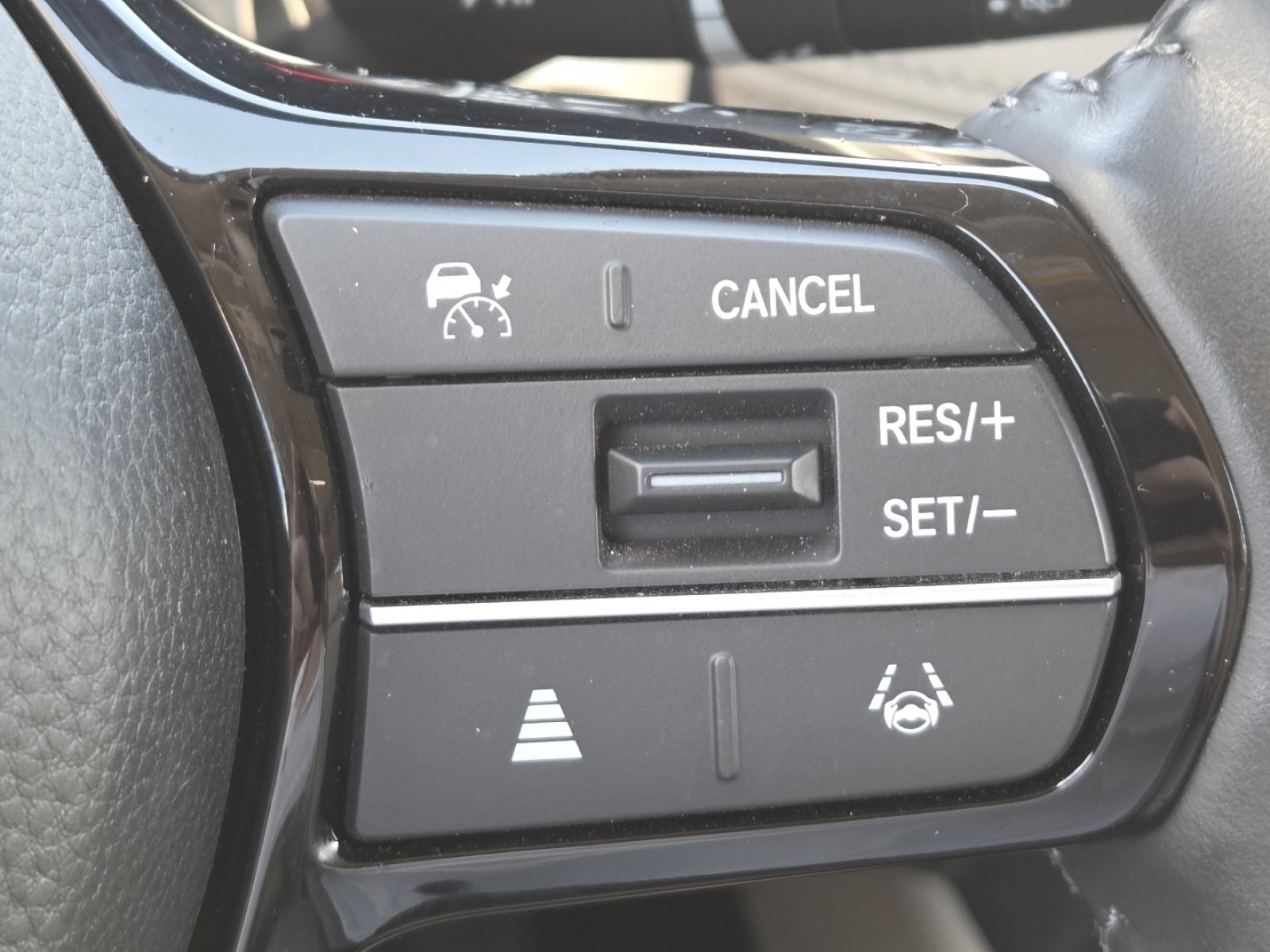 Used 2025 Honda HR-V EX-L image 8