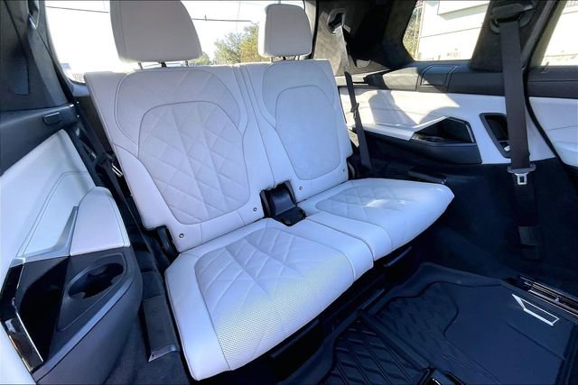 Used 2026 BMW X7 xDrive40i w/ Executive Package image 37