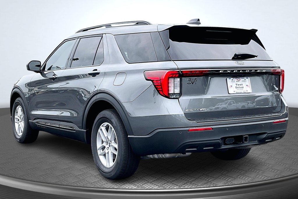 New 2026 Ford Explorer Active RWD image 3