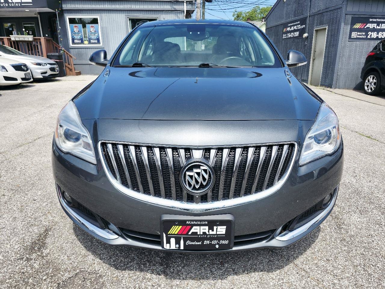 Used 2017 Buick Regal Sport Touring FWD image 2