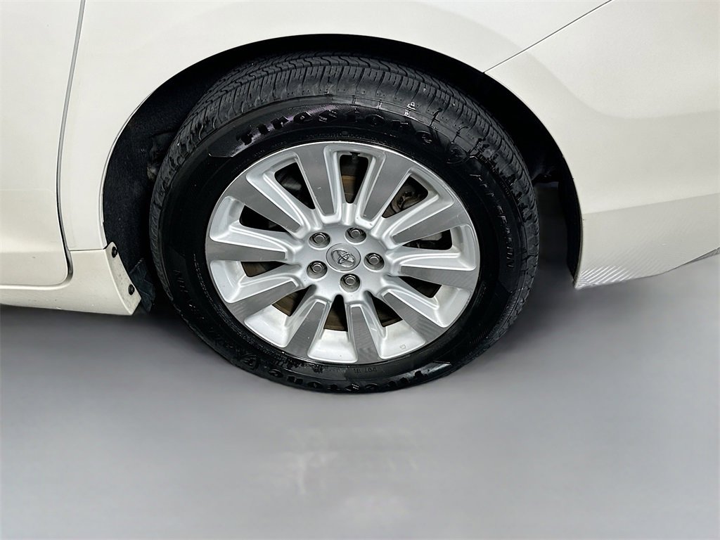 Used 2015 Toyota Sienna XLE Premium image 33