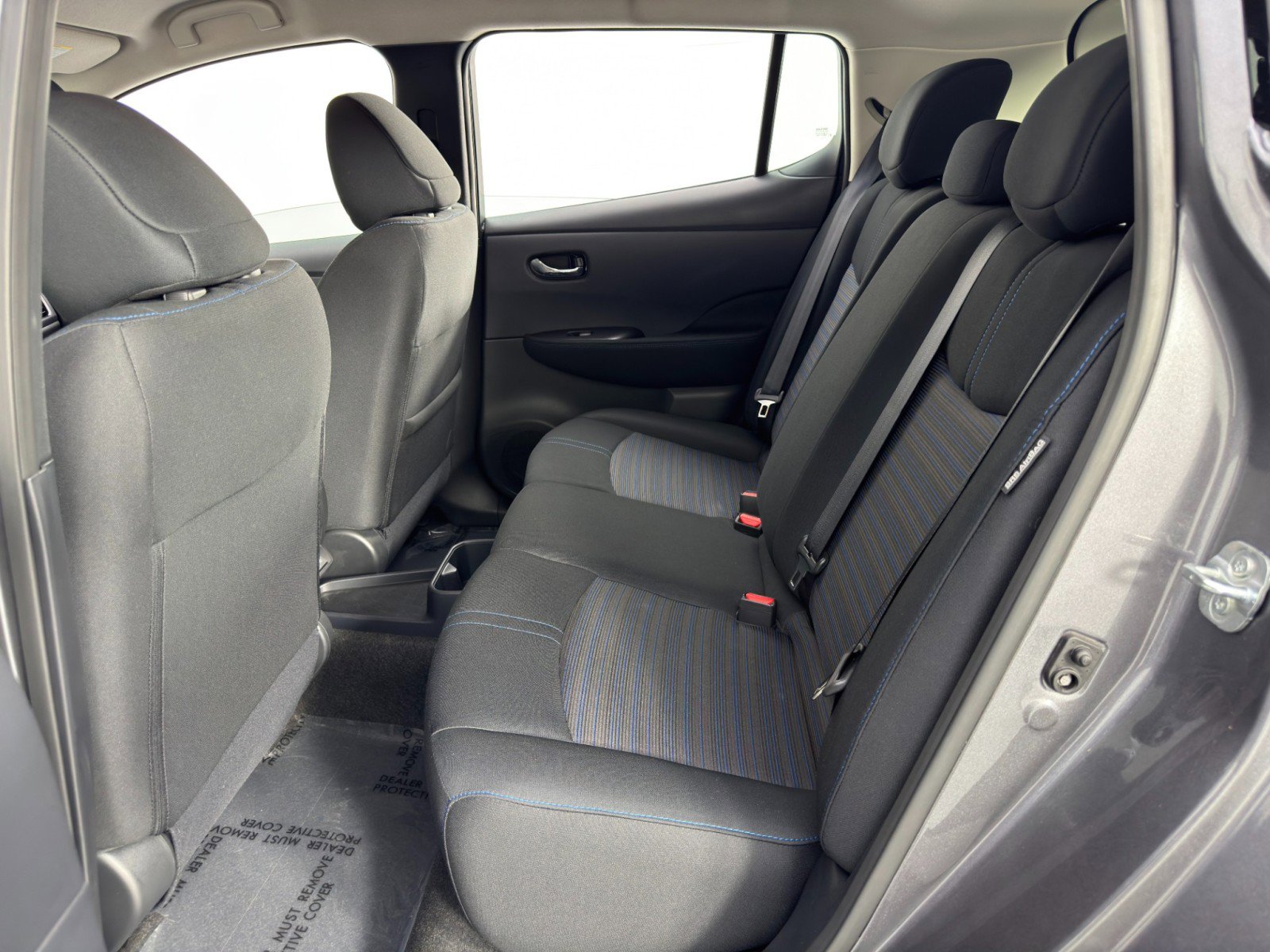 Used 2025 Nissan Leaf S image 32