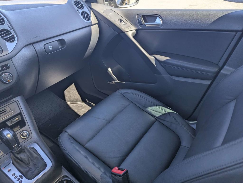 Used 2017 Volkswagen Tiguan SEL image 17