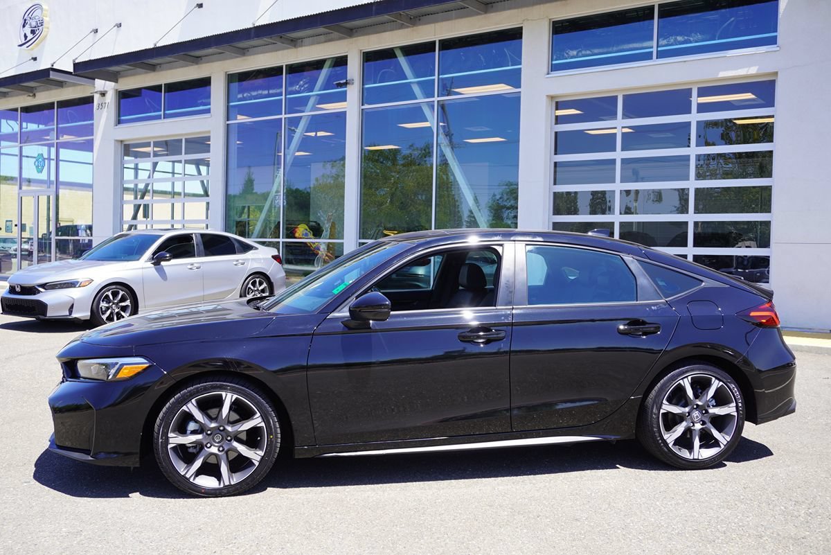 Used 2025 Honda Civic Sport Touring image 3