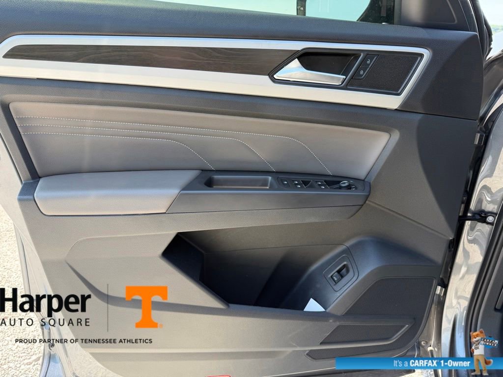 Used 2023 Volkswagen Atlas SE w/ Black Wheel Package FWD image 18