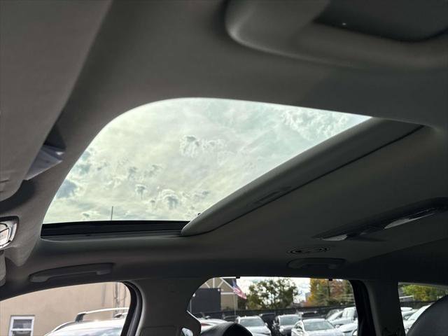 Used 2023 Kia Telluride EX w/ EX Captain's Chair Package image 21