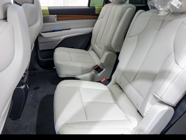 New 2027 Cadillac Vistiq Sport w/ LPO, Floor Liner Package AWD/4WD image 10