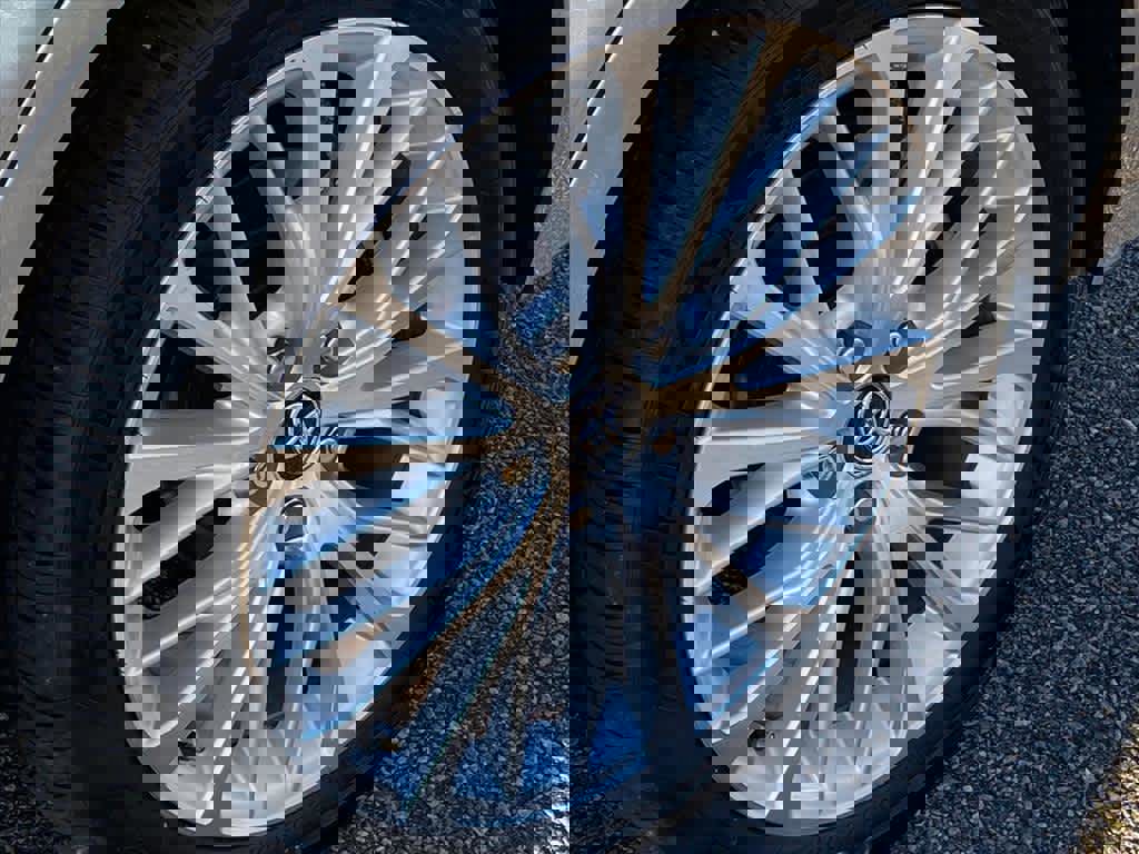 Used 2020 Toyota Camry XLE image 22