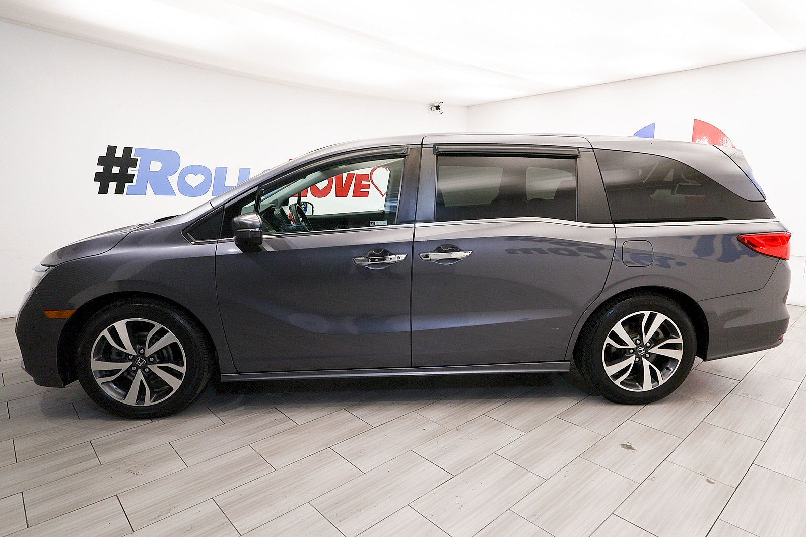Used 2022 Honda Odyssey Touring image 2