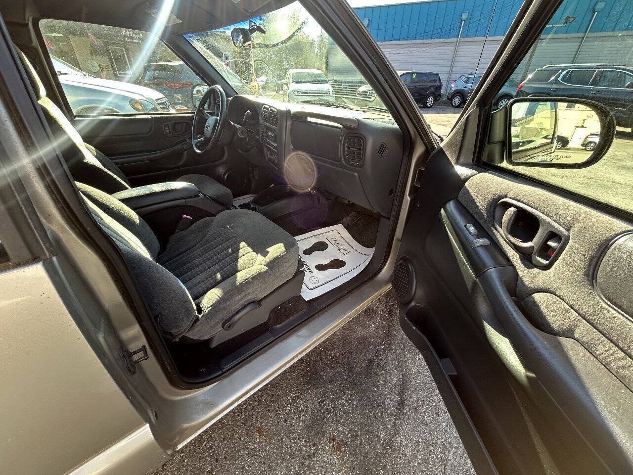 Used 2002 Chevrolet S10 Pickup LS w/ LS Preferred Equipment Group RWD image 8