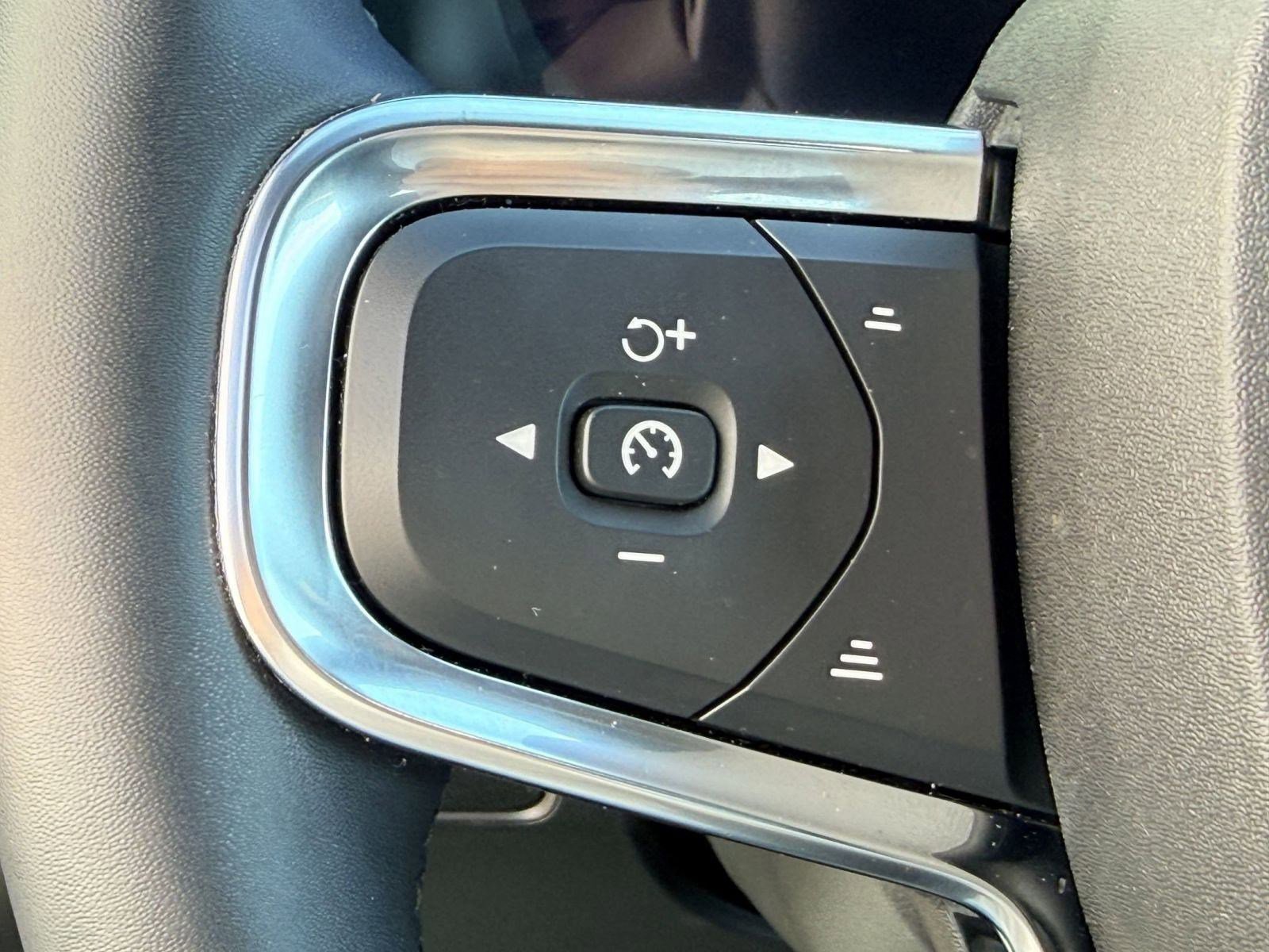 Certified 2023 Volvo XC40 Recharge Ultimate image 16