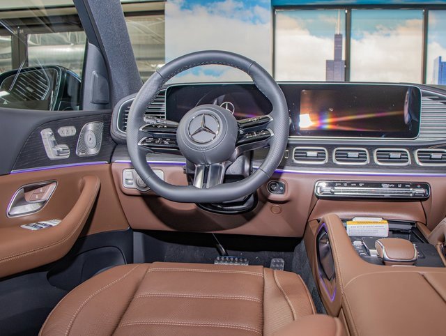 Used 2025 Mercedes-Benz GLS 580 4MATIC image 17