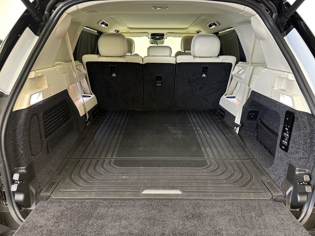 Used 2024 Land Rover Range Rover Long Wheelbase SE image 18