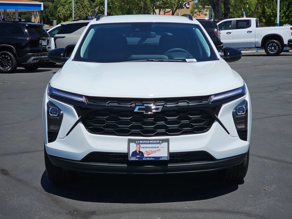 New 2026 Chevrolet Trax LT w/ Driver Confidence Package FWD image 2