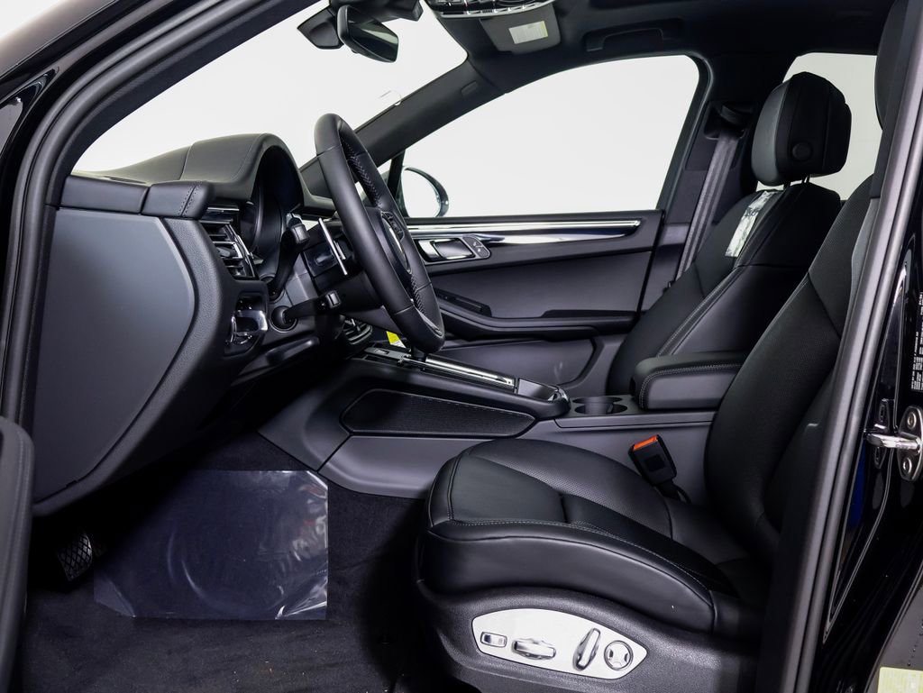 New 2026 Porsche Macan Turbo AWD/4WD image 5