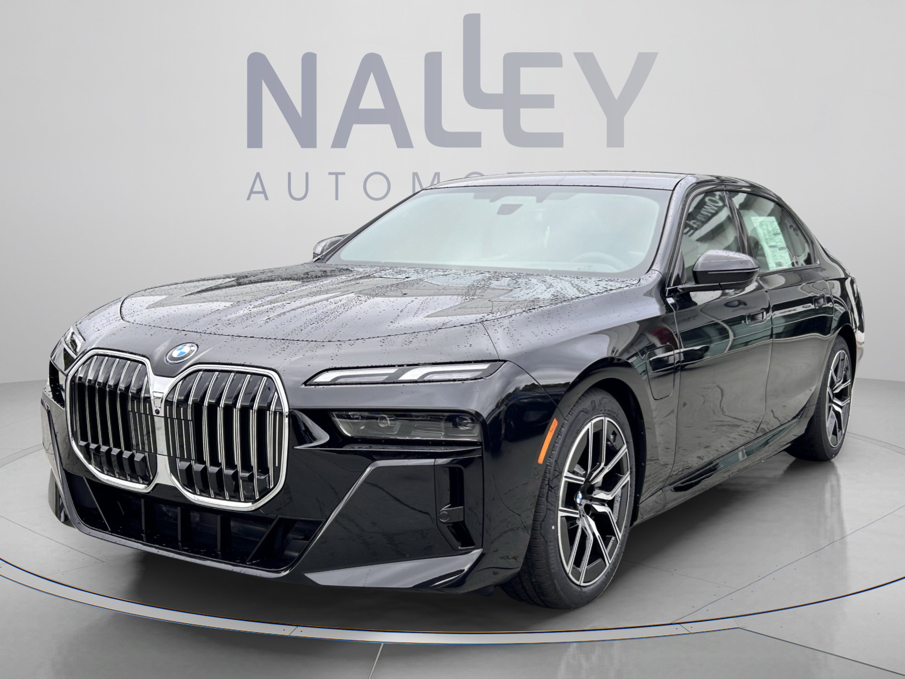 Used 2026 BMW 750e xDrive AWD/4WD image 9