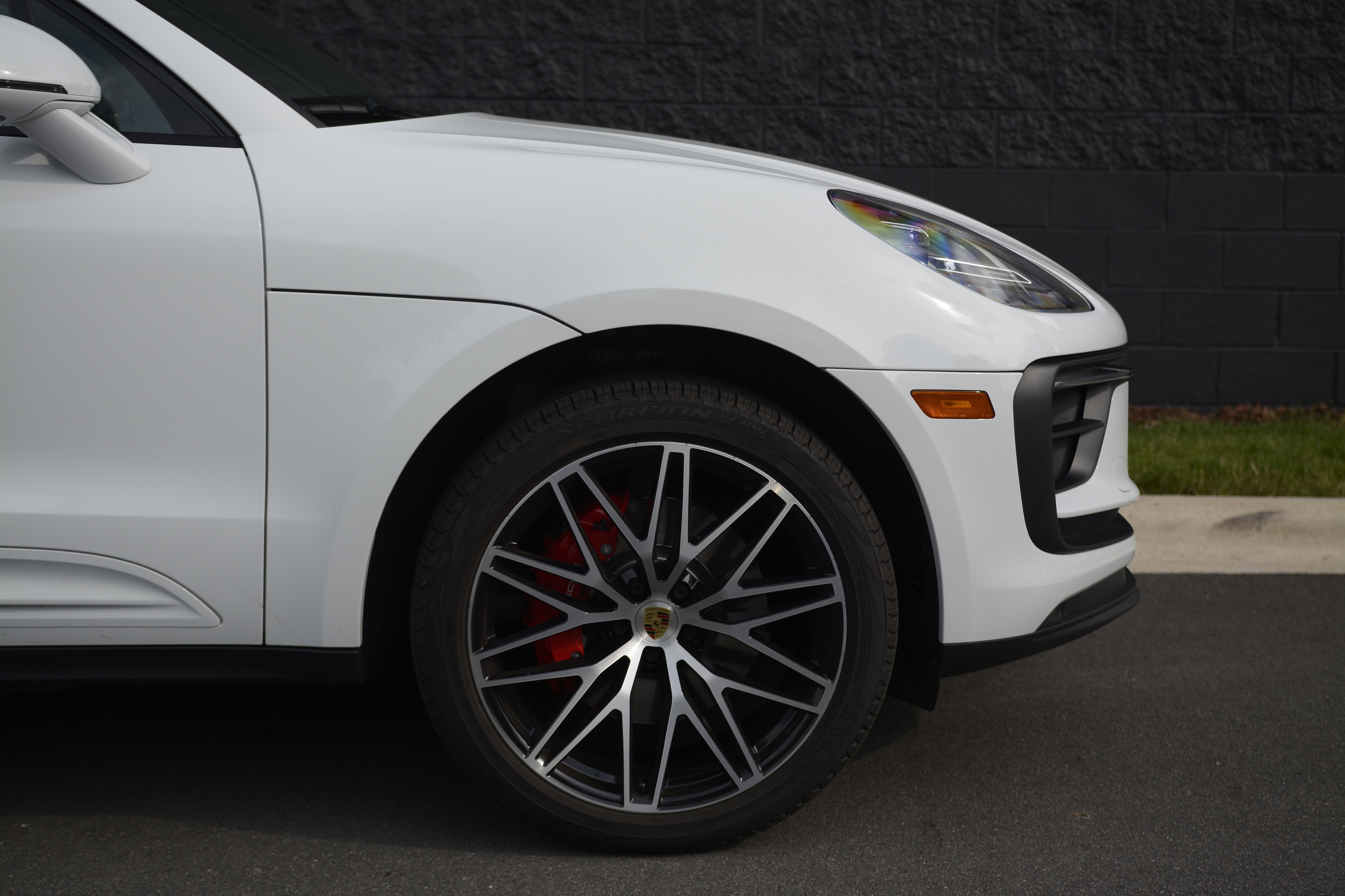 Certified 2022 Porsche Macan S AWD/4WD image 11