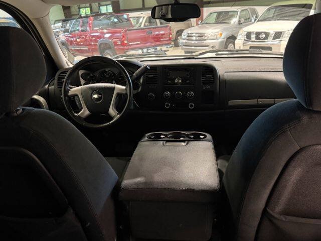 Used 2010 Chevrolet Silverado 2500 LT AWD/4WD image 19