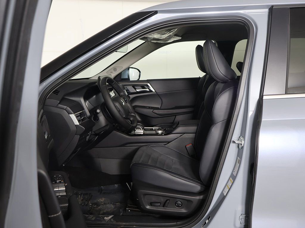 New 2026 Mitsubishi Outlander SE image 31