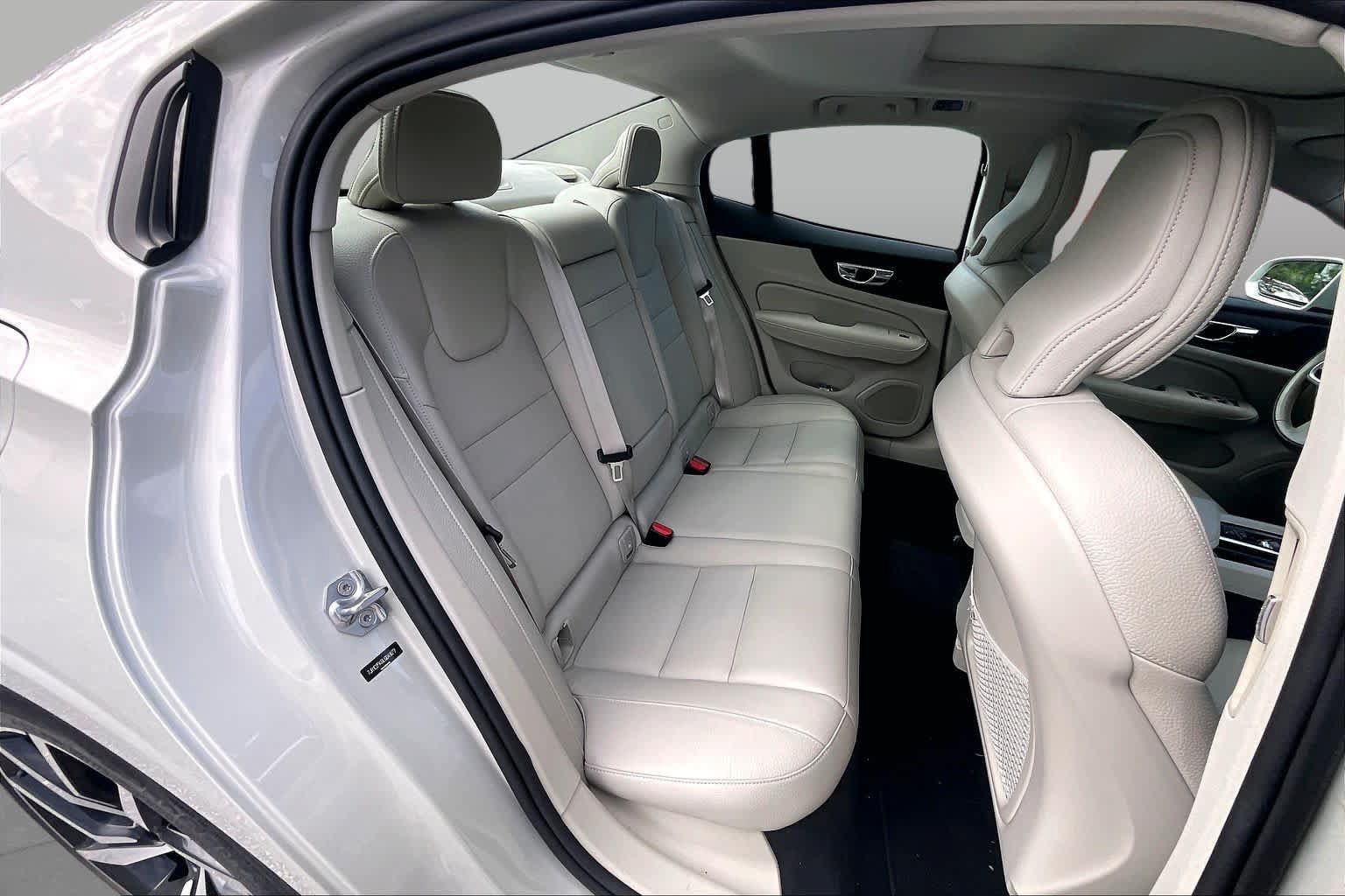Used 2020 Volvo S60 T5 Momentum FWD image 19