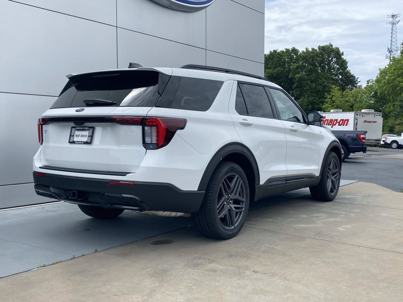 New 2026 Ford Explorer ST-Line w/ ST-Line Street Pack RWD image 4