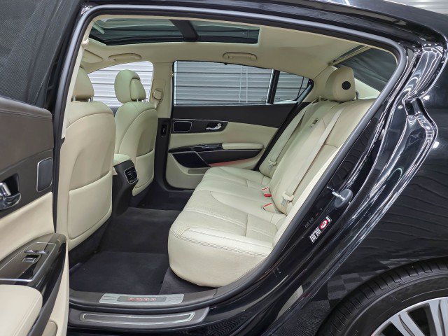 Used 2015 Kia K900 Premium w/ Interior Highline Package RWD image 17